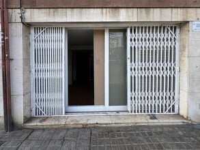 Retail in Montcada i Reixac, Barcelona for lease Interior Photo- Image 1 of 6