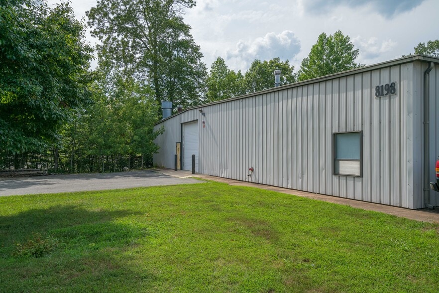 8198 Euclid Ct, Manassas Park, VA for lease - Building Photo - Image 3 of 7