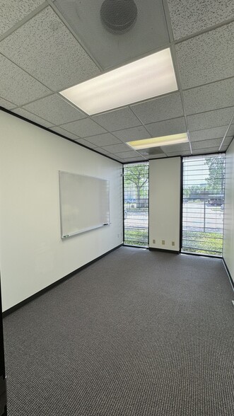 6925 Portwest Dr, Houston, TX for lease - Interior Photo - Image 3 of 27