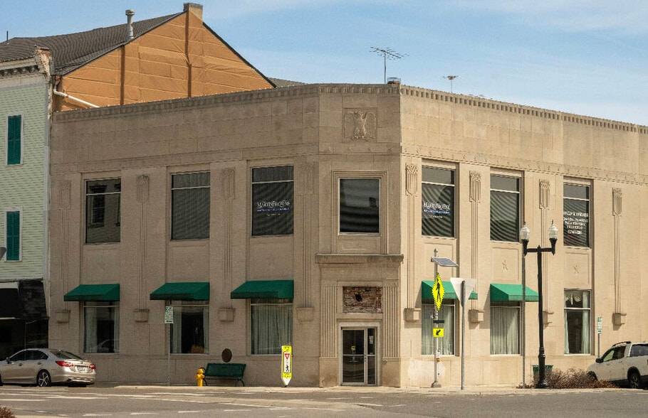 1 Monument Sq, Urbana, OH for lease - Primary Photo - Image 1 of 1