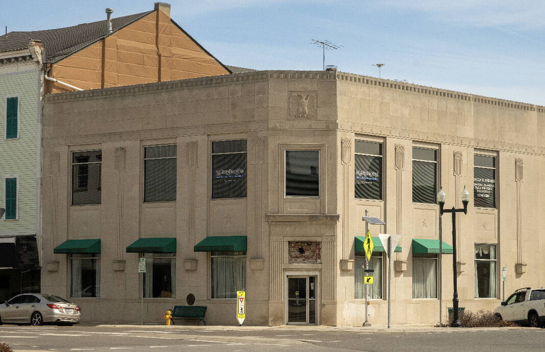 1 Monument Sq, Urbana, OH for lease Primary Photo- Image 1 of 2