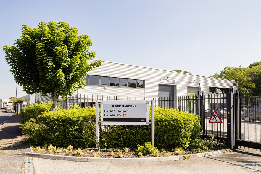 677-678 River Gdns, Feltham for lease - Primary Photo - Image 1 of 1