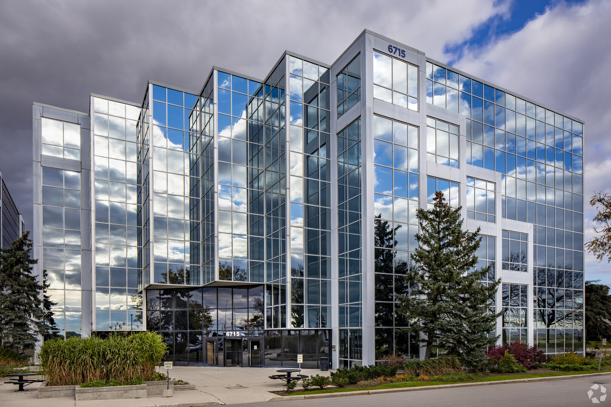 6715 Airport Rd, Mississauga, ON for lease Primary Photo- Image 1 of 8