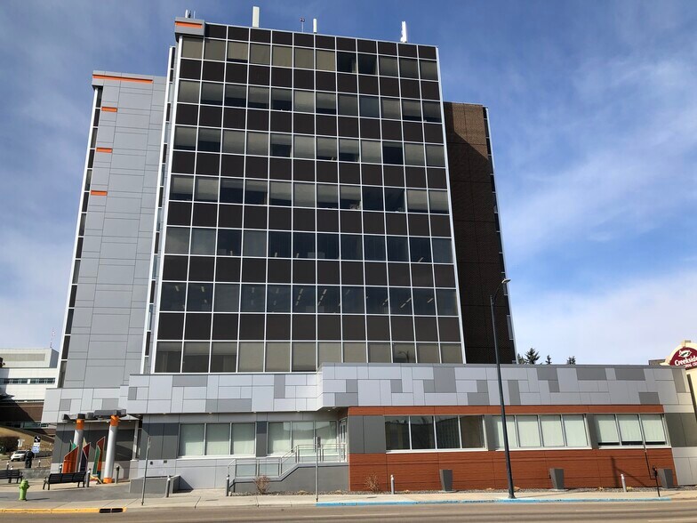 5010 43rd St, Red Deer, AB for lease - Building Photo - Image 3 of 9