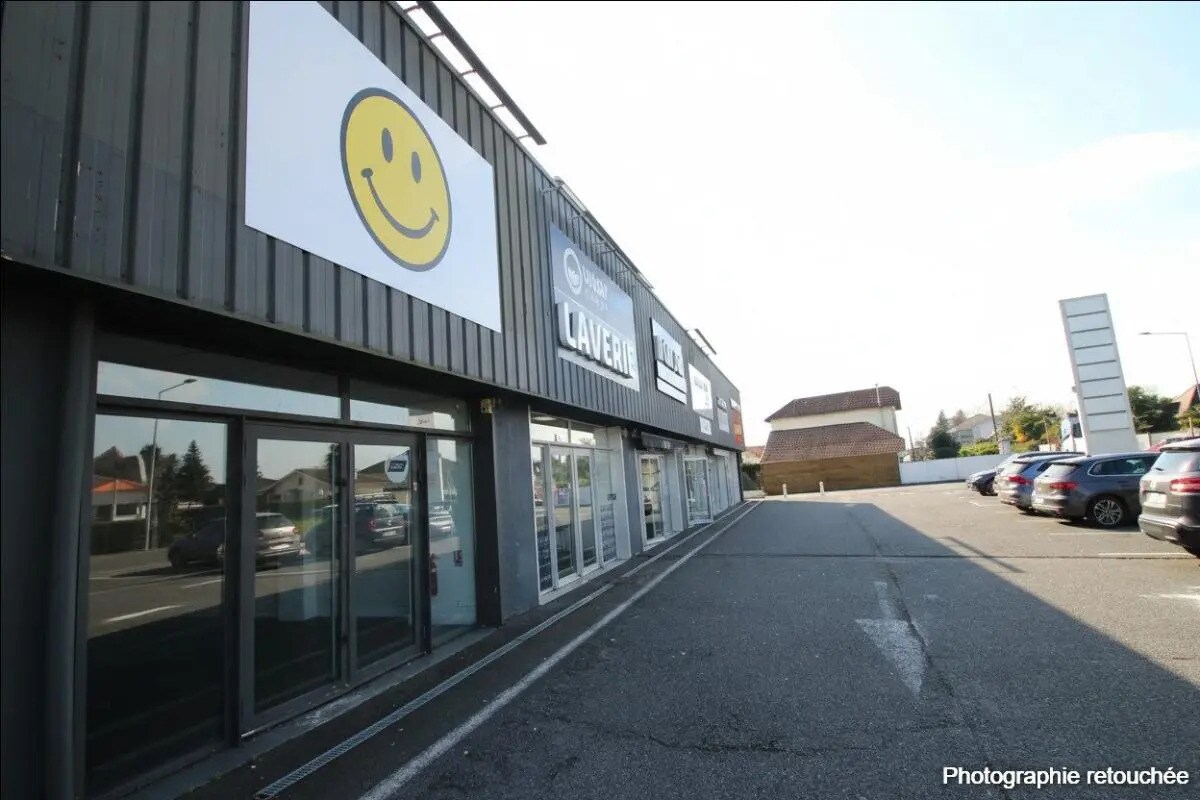Retail in Pau for lease Building Photo- Image 1 of 7