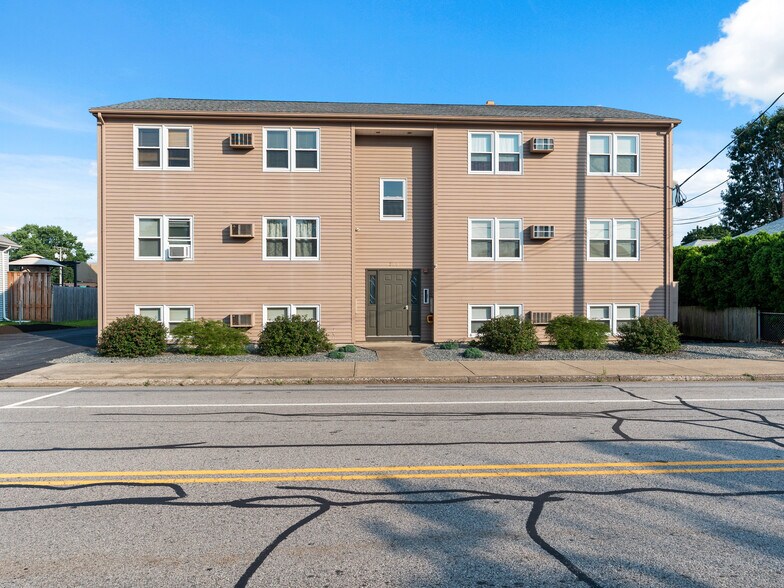 715 Cottage St, Pawtucket, RI for sale - Building Photo - Image 1 of 1