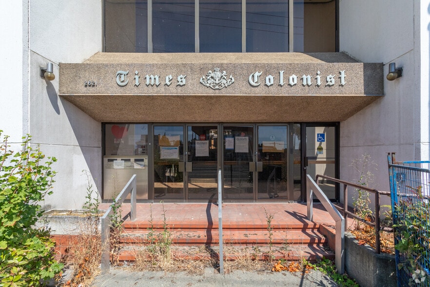 2621-2629 Douglas St, Victoria, BC for lease - Building Photo - Image 2 of 5