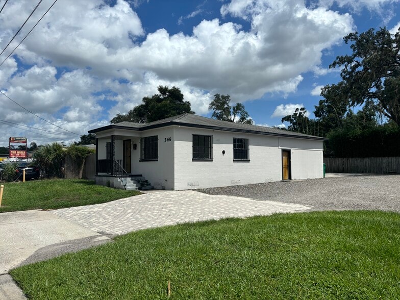 246 W Hillsborough Ave, Tampa, FL for lease - Primary Photo - Image 1 of 16