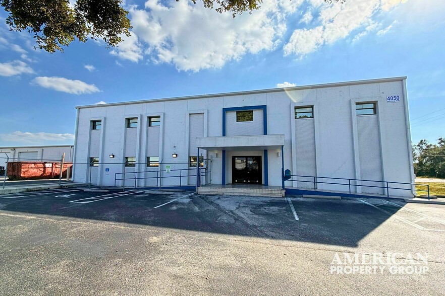 4050 Middle Ave, Sarasota, FL for lease - Building Photo - Image 2 of 18