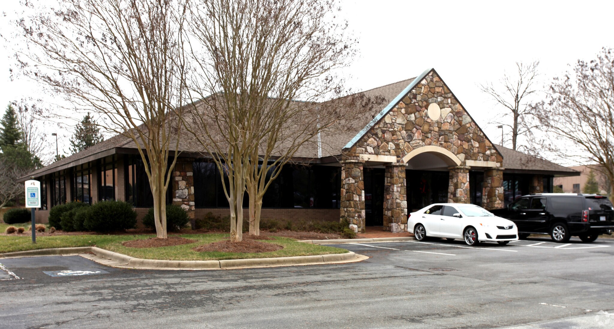 4192 Mendenhall Oaks Pky, High Point, NC for sale Primary Photo- Image 1 of 1