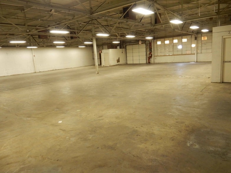 940 Circle Dr, Oaks, PA for lease - Interior Photo - Image 3 of 7