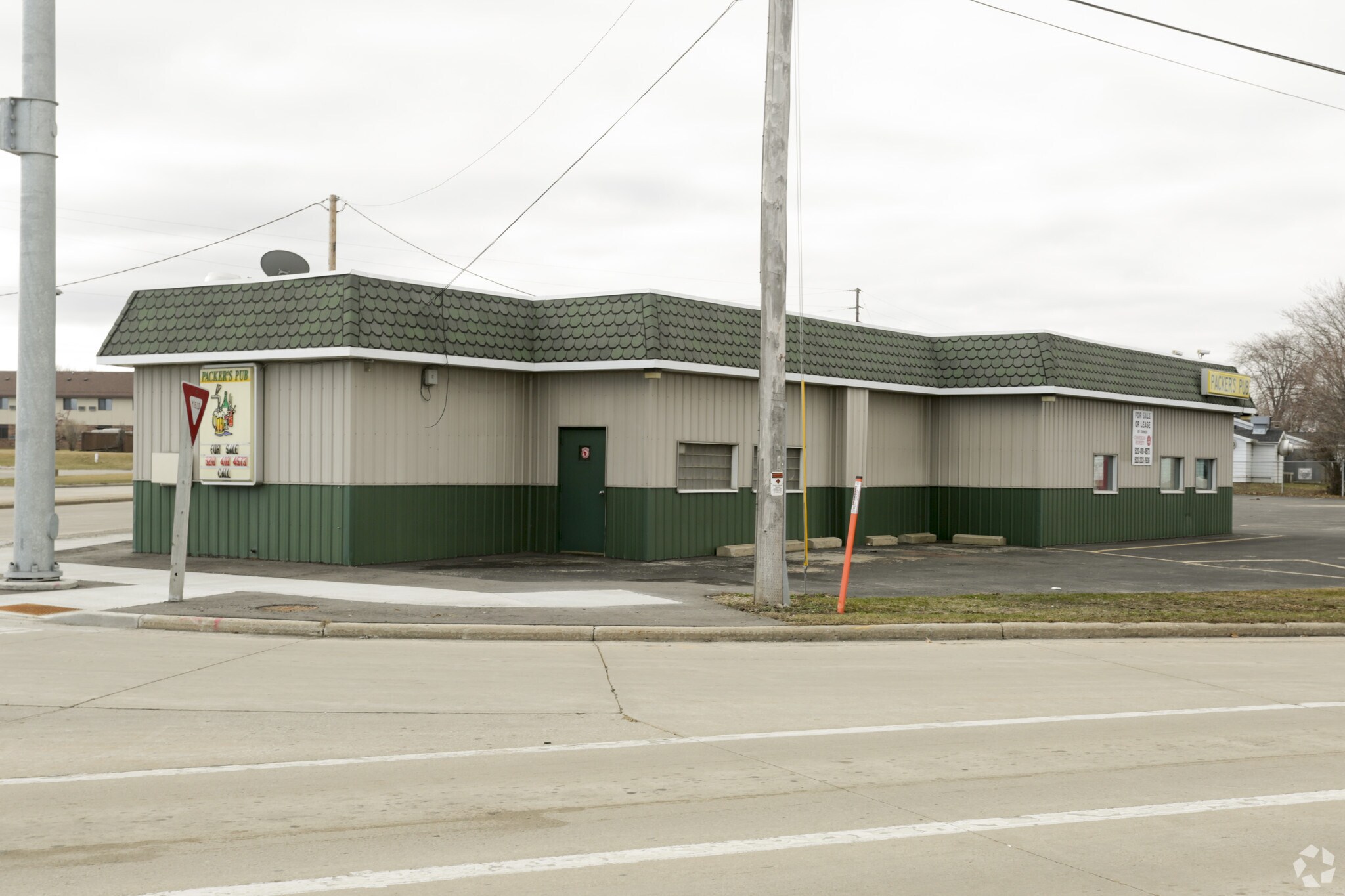 1603 W 20th Ave, Oshkosh, WI for sale Primary Photo- Image 1 of 1