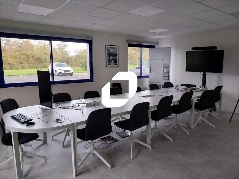 Office in Treillières for lease - Interior Photo - Image 1 of 11