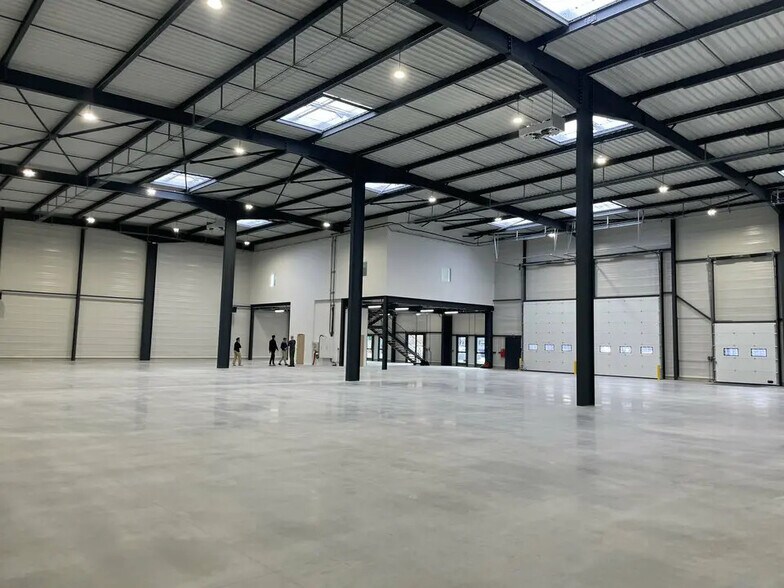 Flex in Corbas for lease - Interior Photo - Image 2 of 46