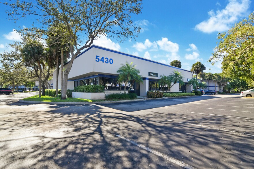 5410-5430 NW 33rd Ave, Fort Lauderdale, FL for lease - Building Photo - Image 1 of 5