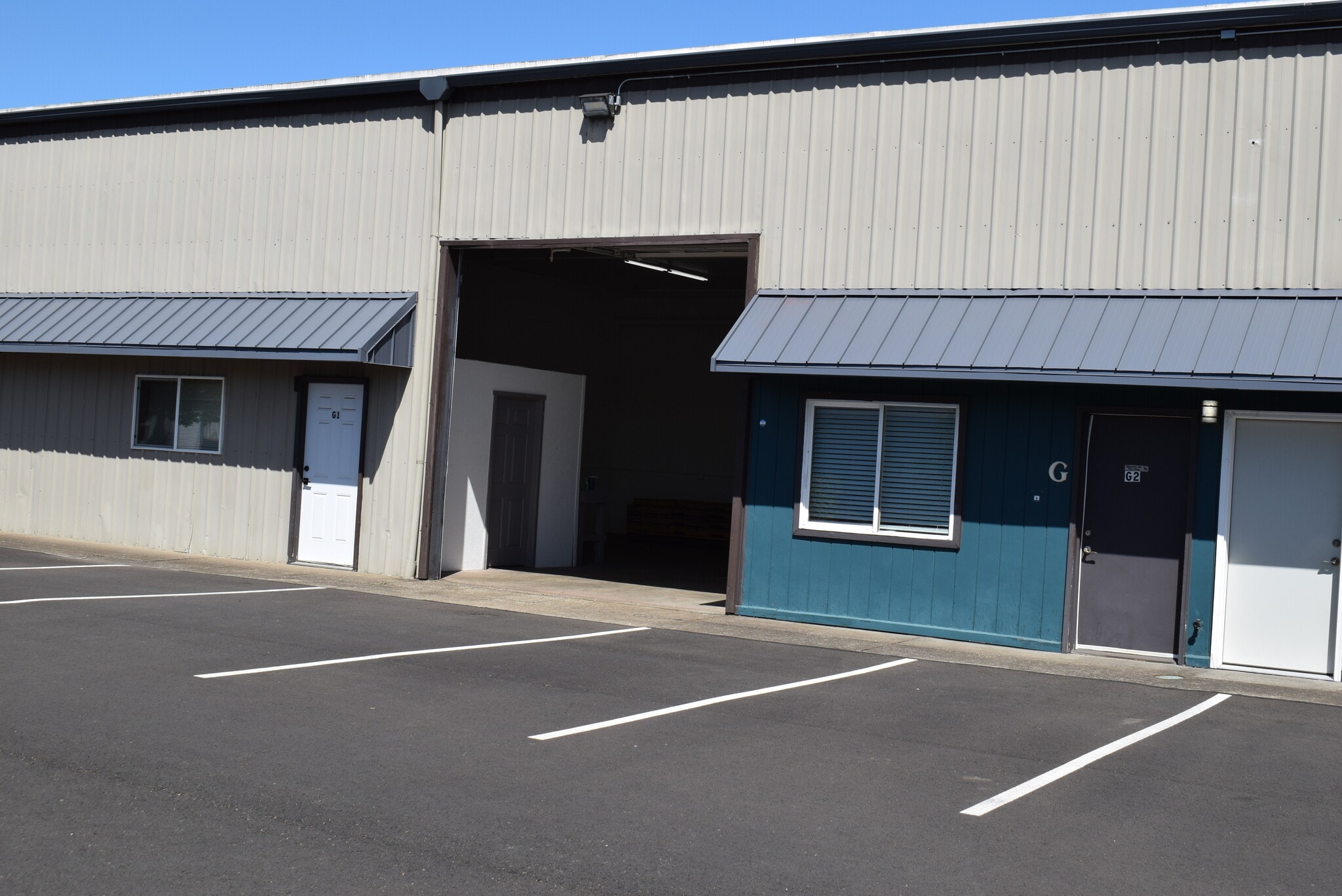 4216 W 7th Ave, Eugene, OR for lease Interior Photo- Image 1 of 7
