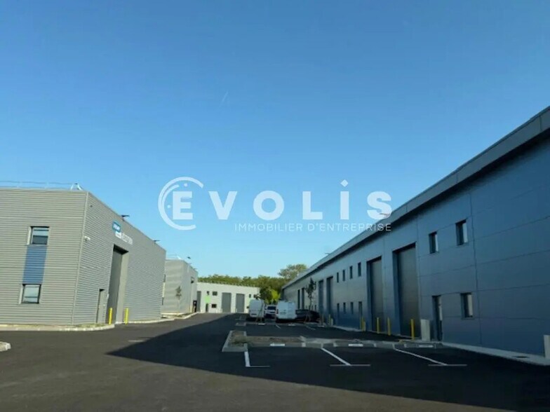 Flex in Voiron for sale - Building Photo - Image 2 of 3