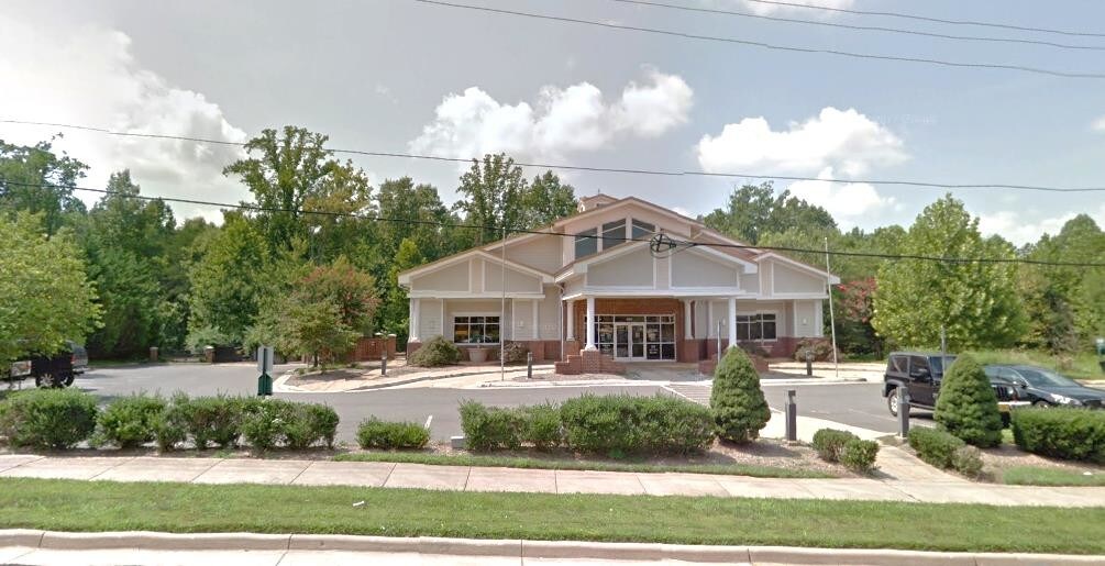 9471 Manassas Dr, Manassas Park, VA 20111