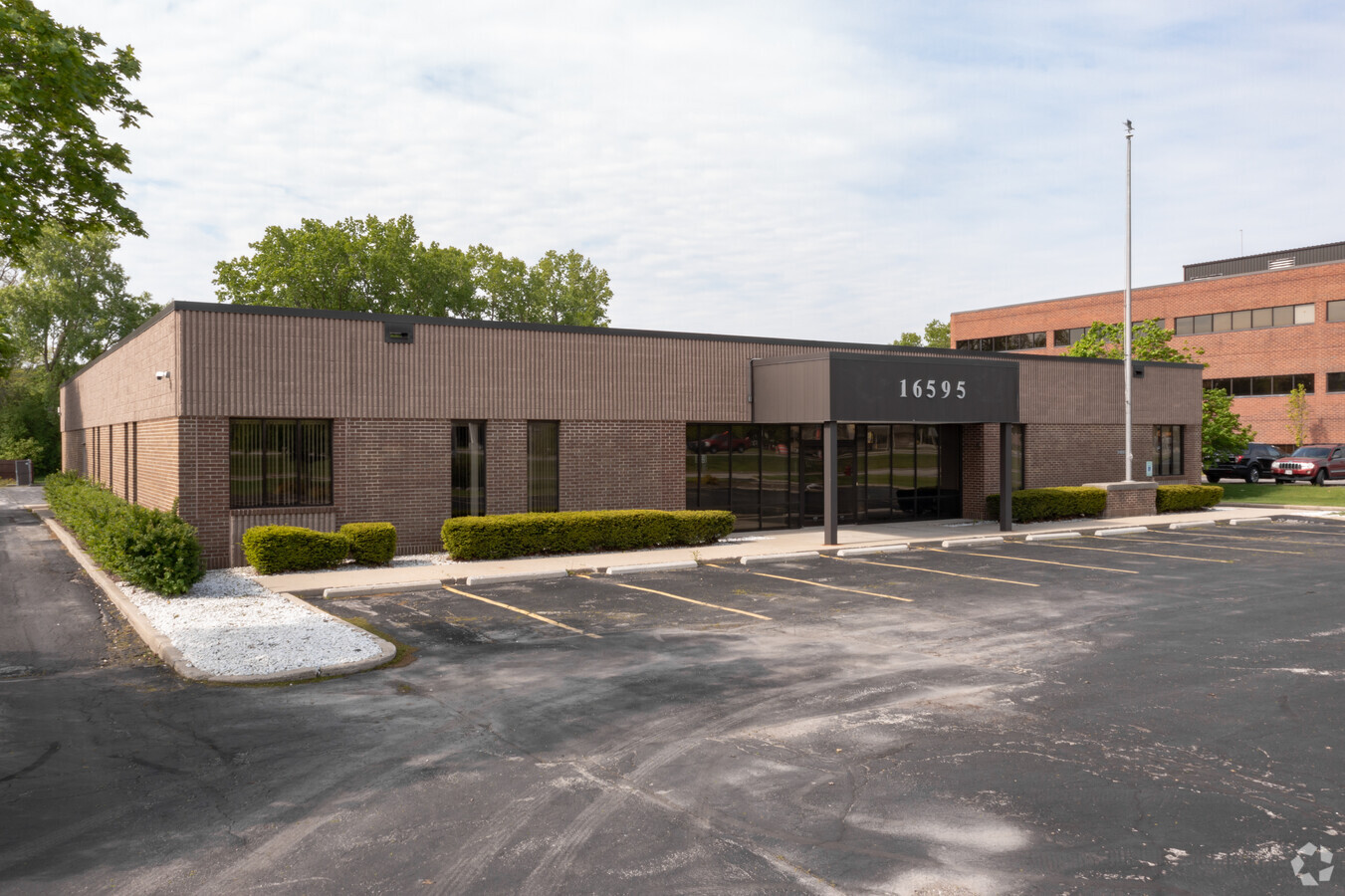 16595 W Bluemound Rd, Brookfield, WI 53005 - Office for Sale | LoopNet