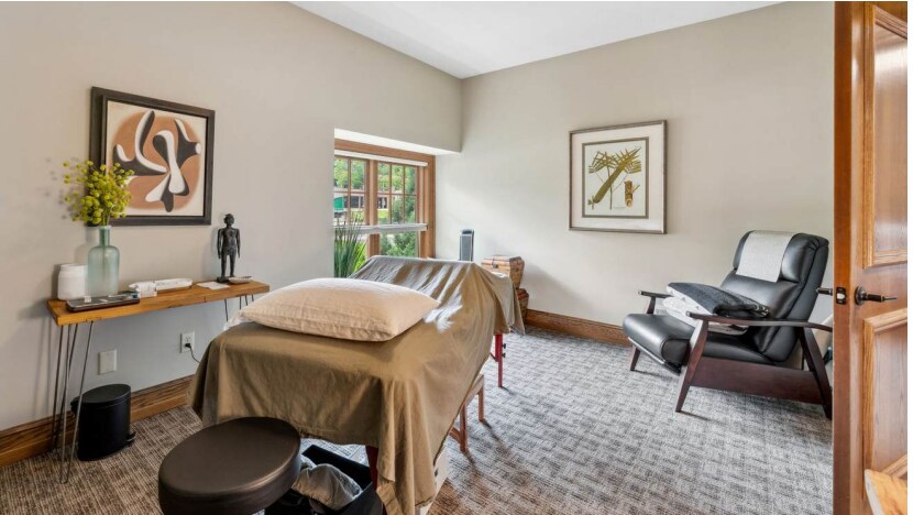 825 Wayzata Blvd E, Wayzata, MN for lease - Building Photo - Image 2 of 12