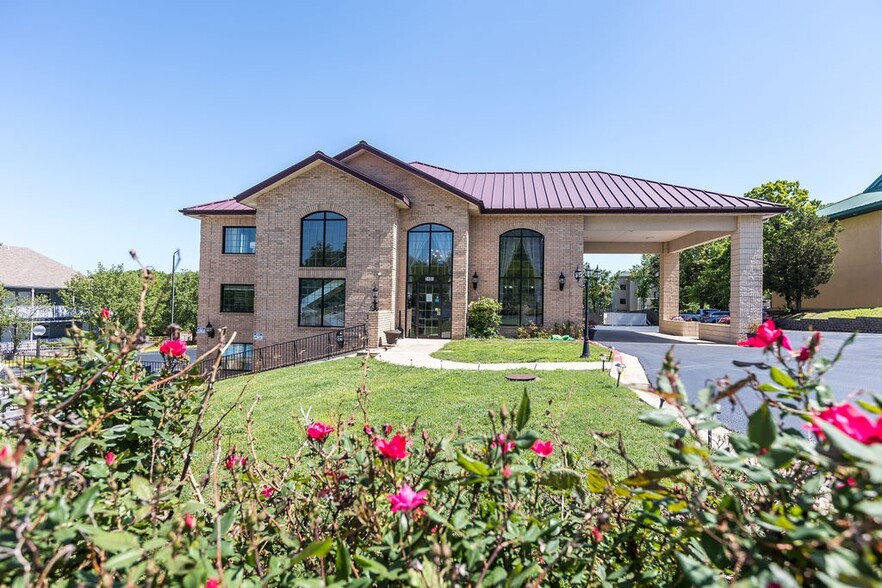 2490 Green Mountain Dr, Branson, MO for sale - Building Photo - Image 1 of 1