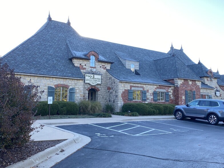 3800-3812 S Fremont Ave, Springfield, MO for lease - Building Photo - Image 1 of 8