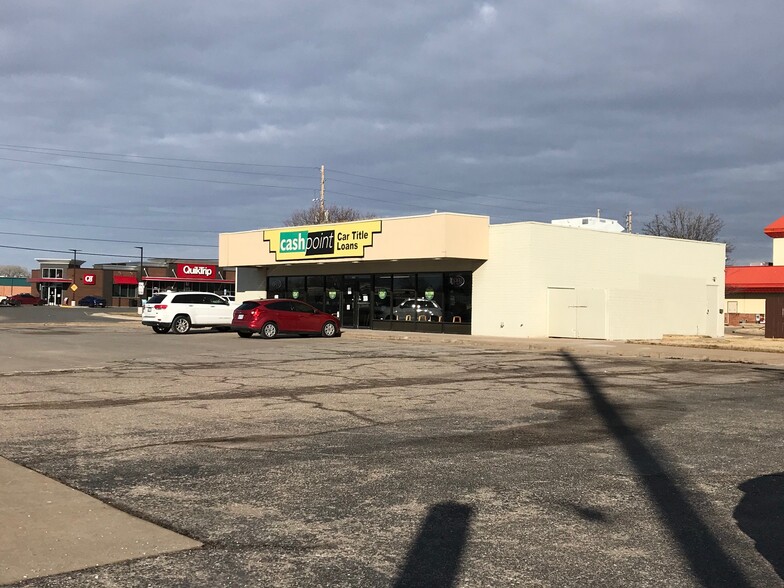 2412 W Pawnee St, Wichita, KS for lease - Building Photo - Image 1 of 6