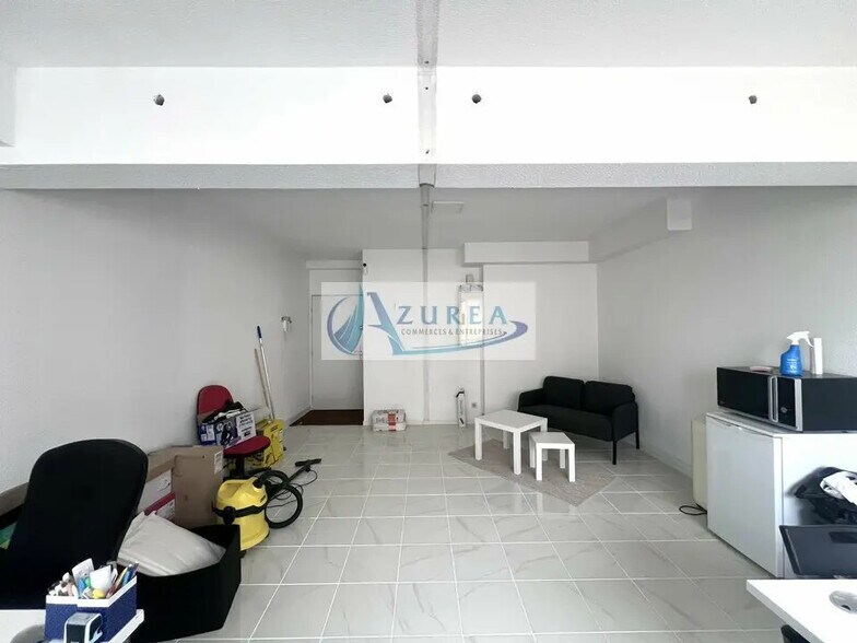 Office in Saint-Laurent-du-Var for lease - Interior Photo - Image 3 of 5