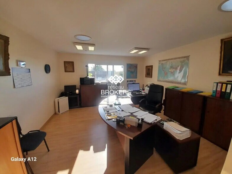 Office in SAINT-DENIS-DE-L'HOTEL for lease - Interior Photo - Image 3 of 15