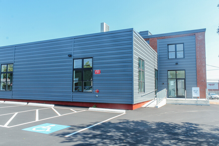 160 Presumpscot St, Portland, ME for lease - Building Photo - Image 2 of 8