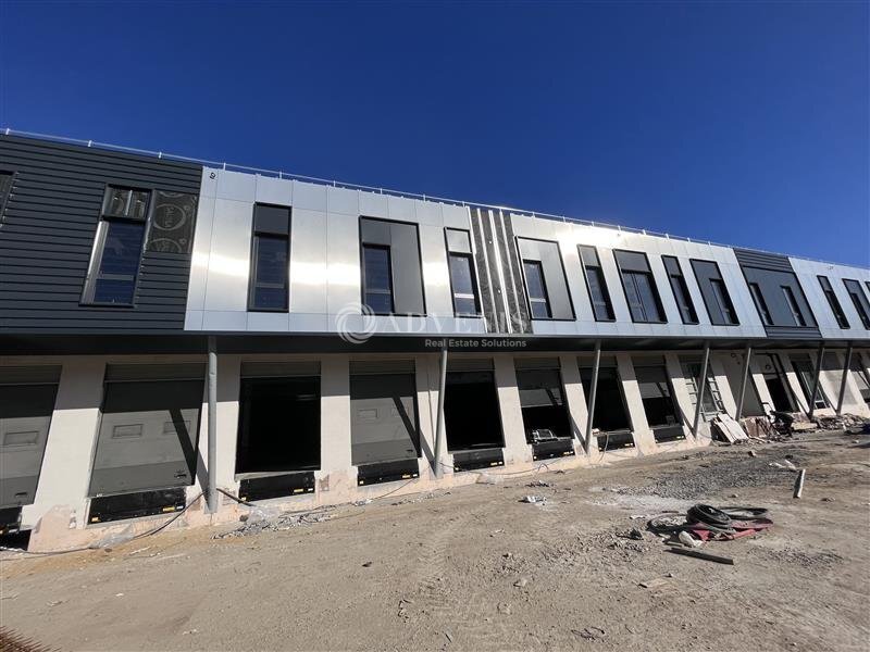 Industrial in Trappes for lease Building Photo- Image 1 of 8