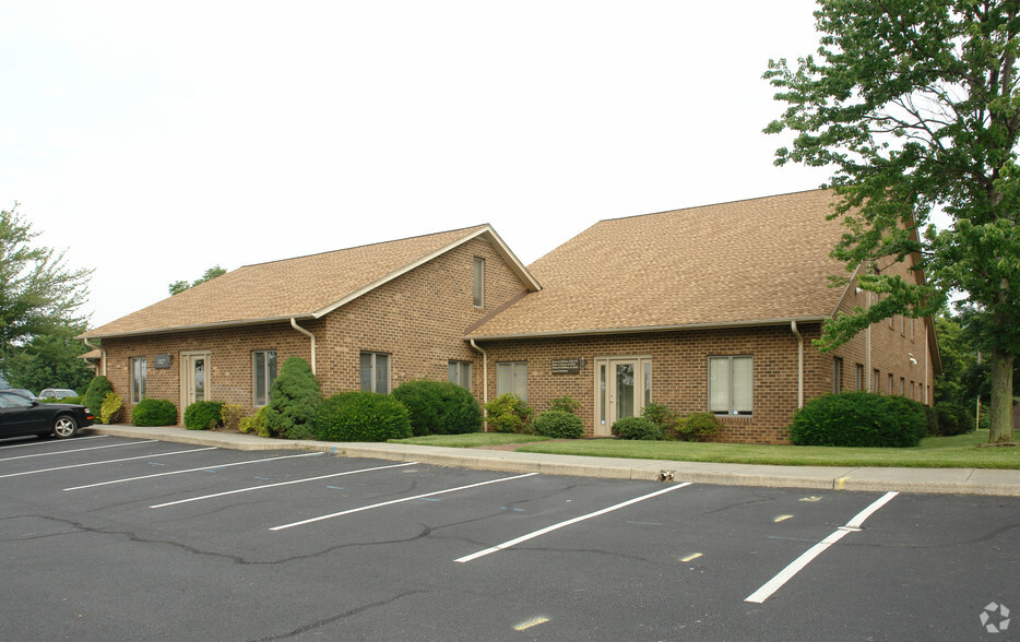 4346 Starkey Rd, Roanoke, VA for sale - Primary Photo - Image 1 of 1