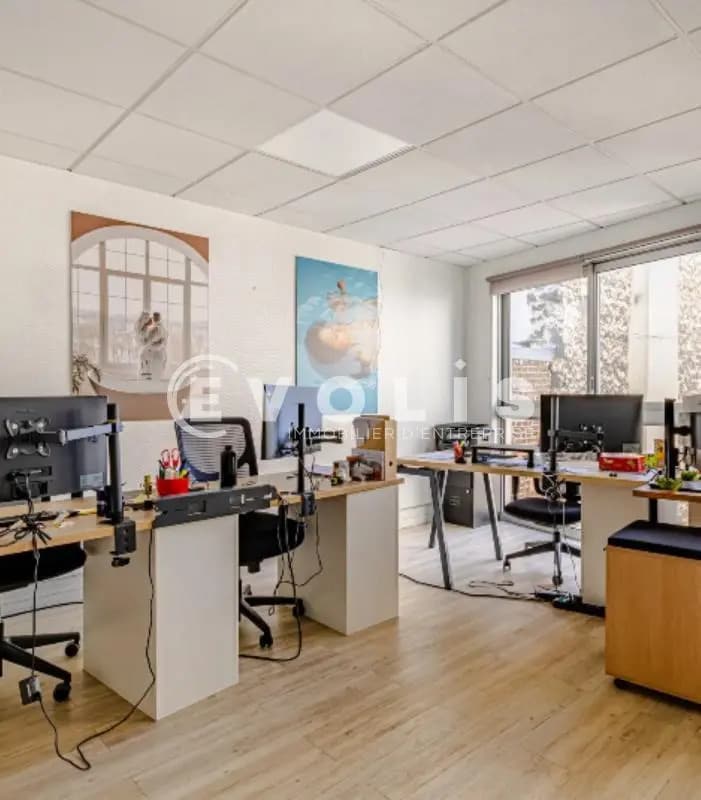 Office in Paris for lease Building Photo- Image 1 of 28