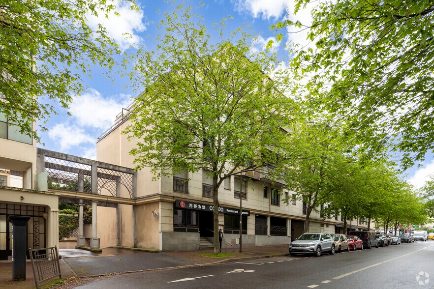 Retail in Suresnes for lease - Building Photo - Image 2 of 3