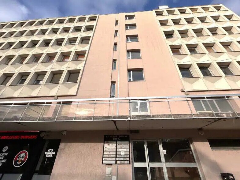 Office in Bron for sale - Building Photo - Image 1 of 6