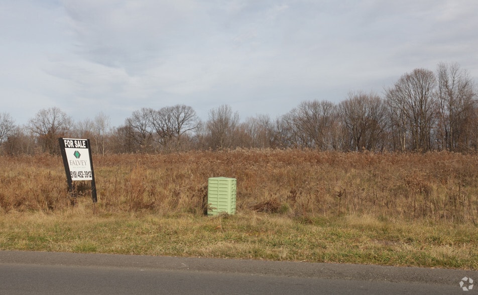 14 Valley View Blvd, Rensselaer, NY for sale - Primary Photo - Image 1 of 1