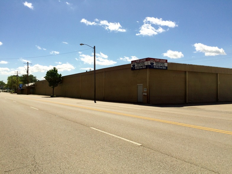 2523 E Broadway, Alton, IL for lease - Building Photo - Image 1 of 14