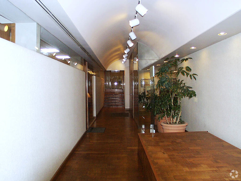 1215 Spruce St, Boulder, CO for lease - Lobby - Image 2 of 8