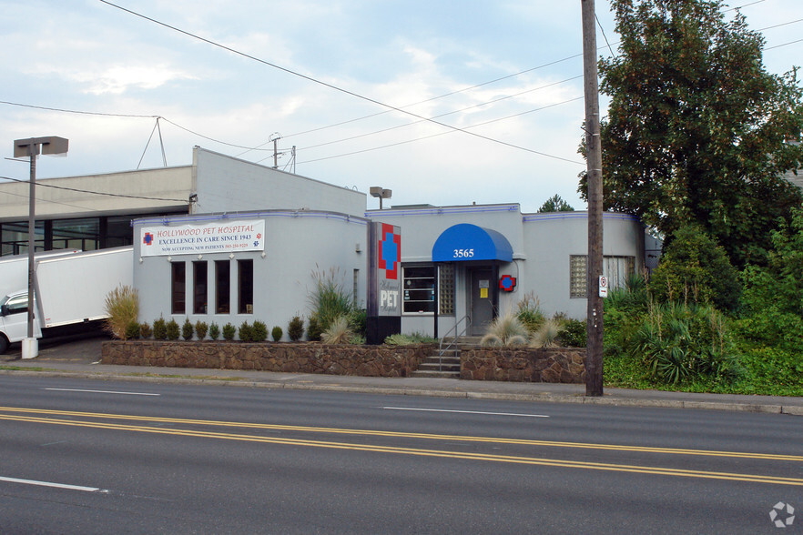 3565 NE Sandy Blvd, Portland, OR for sale - Primary Photo - Image 1 of 2