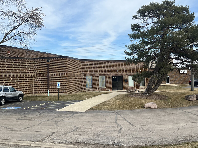 1340-1400 E Higgins Rd, Elk Grove Village, IL for lease - Building Photo - Image 3 of 7