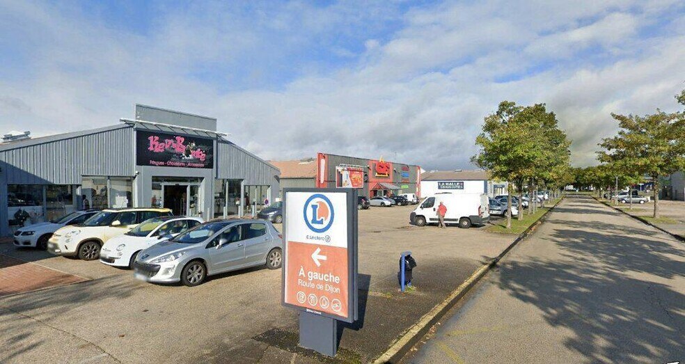 Flex in Pontarlier for lease - Building Photo - Image 1 of 4