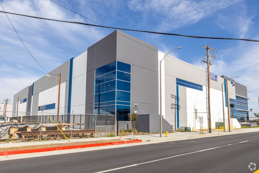 7421 E Slauson Ave, Commerce, CA for sale - Building Photo - Image 2 of 5