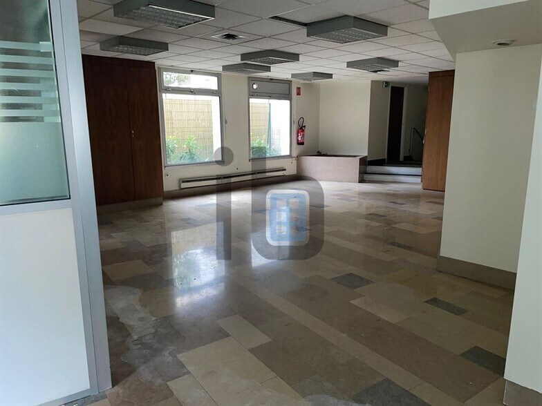 Office in Neuilly-sur-Seine for lease - Interior Photo - Image 2 of 6