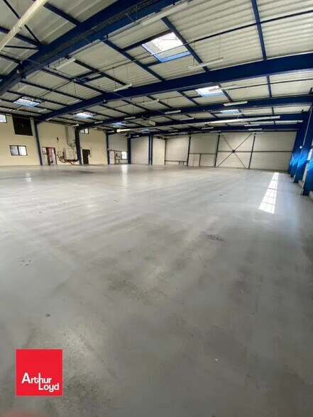 Flex in Vernouillet for lease - Building Photo - Image 3 of 5