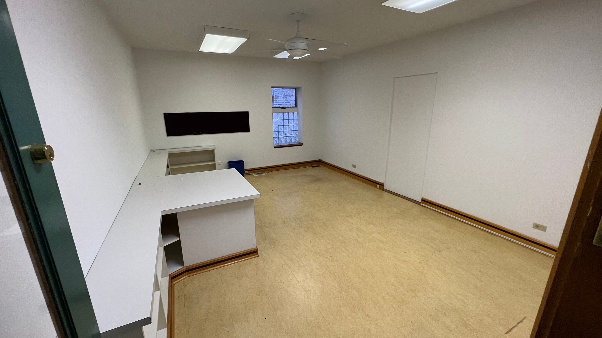 1124 Florence Ave, Evanston, IL for lease Interior Photo- Image 1 of 2