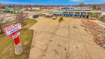 1004 S Grand Ave, Spencer IA - Motel