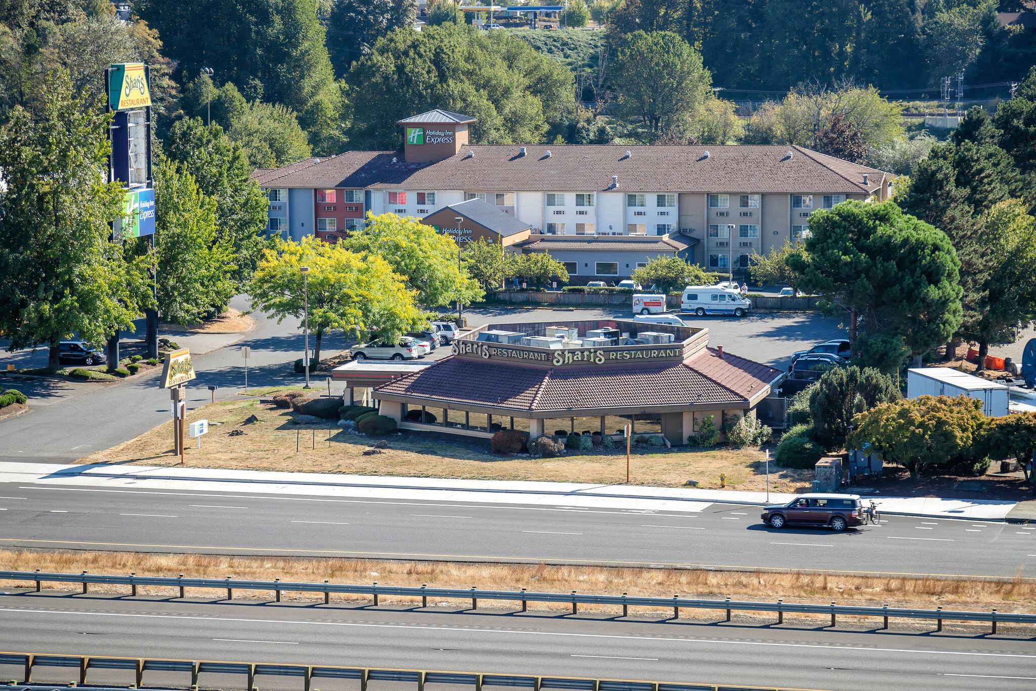 557 NW Phoenix Dr, Troutdale, OR 97060 Shari's Restaurant