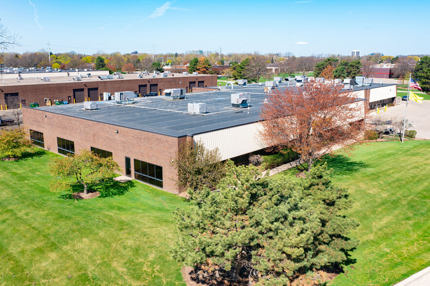 15001 N Commerce Dr, Dearborn, MI for lease - Building Photo - Image 2 of 5