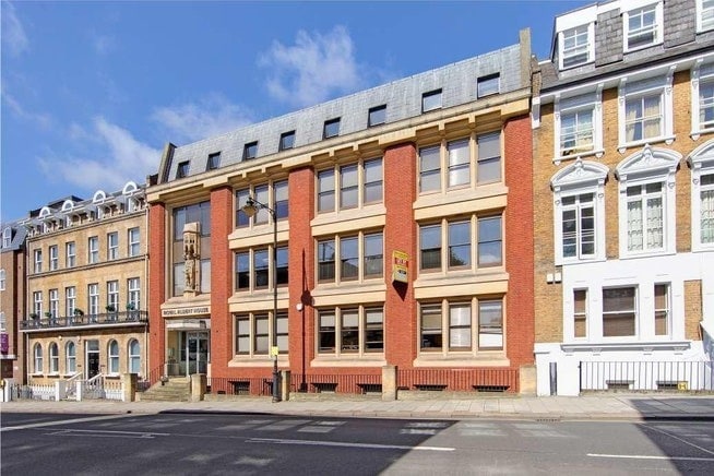 Sheet St, Windsor for sale Primary Photo- Image 1 of 1