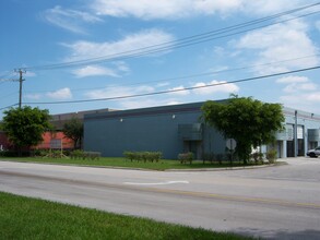 6991-6995 NW 82nd Ave, Miami, FL for lease Building Photo- Image 2 of 14